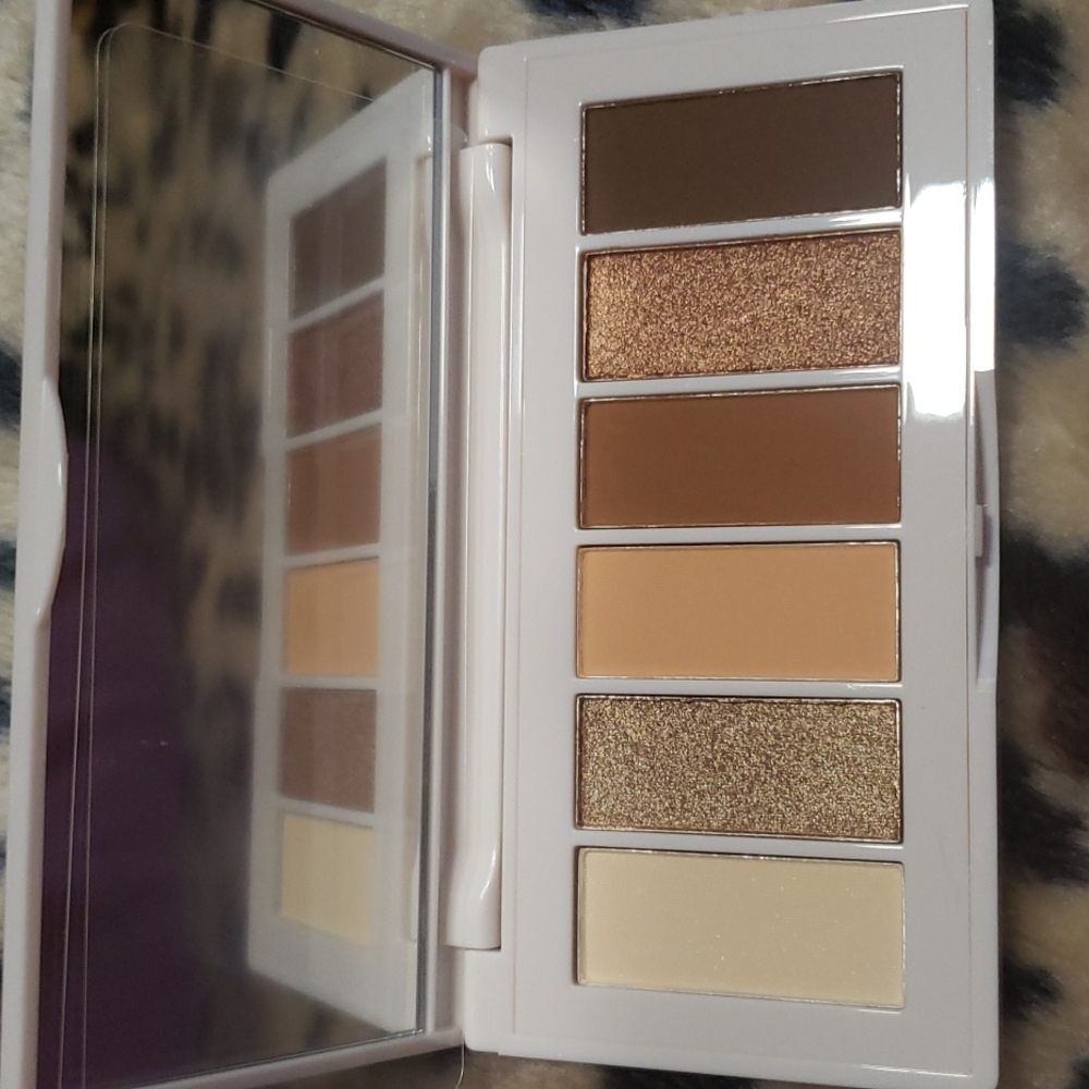 NEW in box Mimosa moment eye shadow Pallete by Coloured Raine